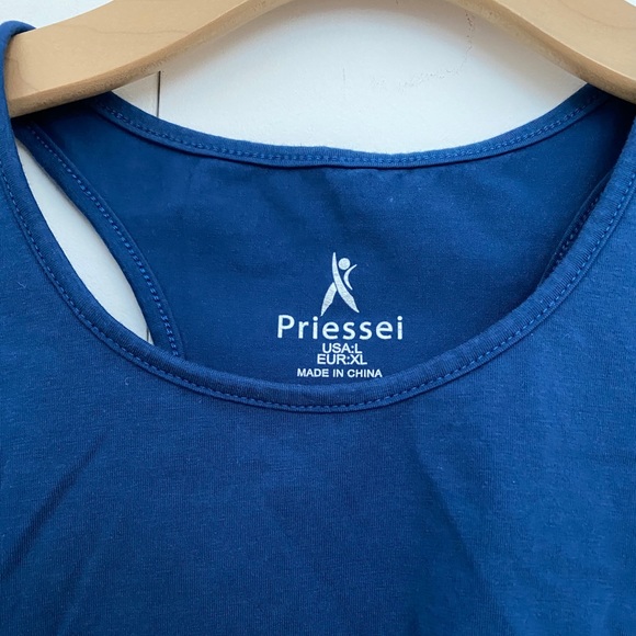 Blue Priessi workout tank top - Picture 2 of 3